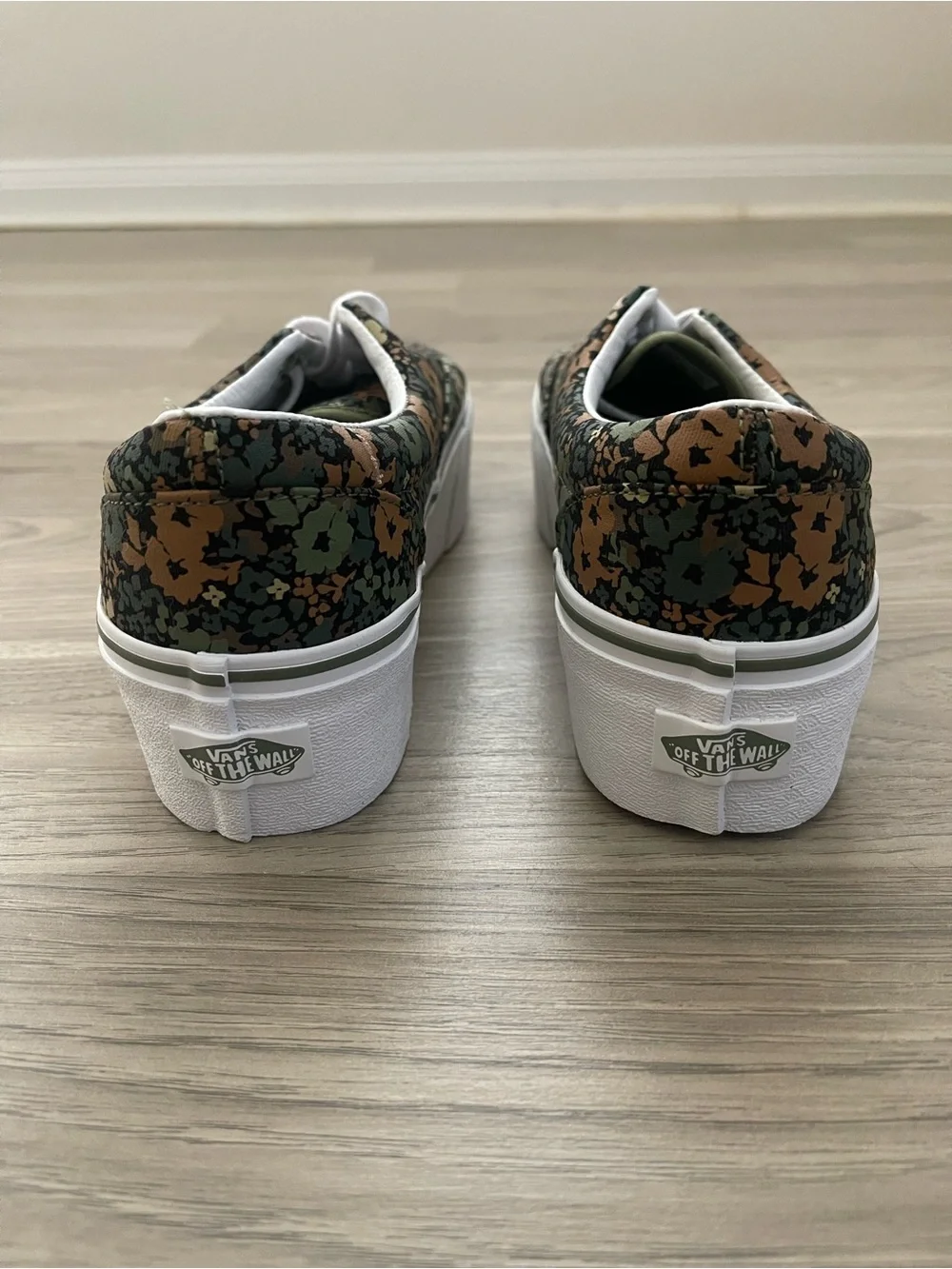 Vans Stackform Camo Floral Green Low-Top Platform Skate Sneakers - Women’s 8.5